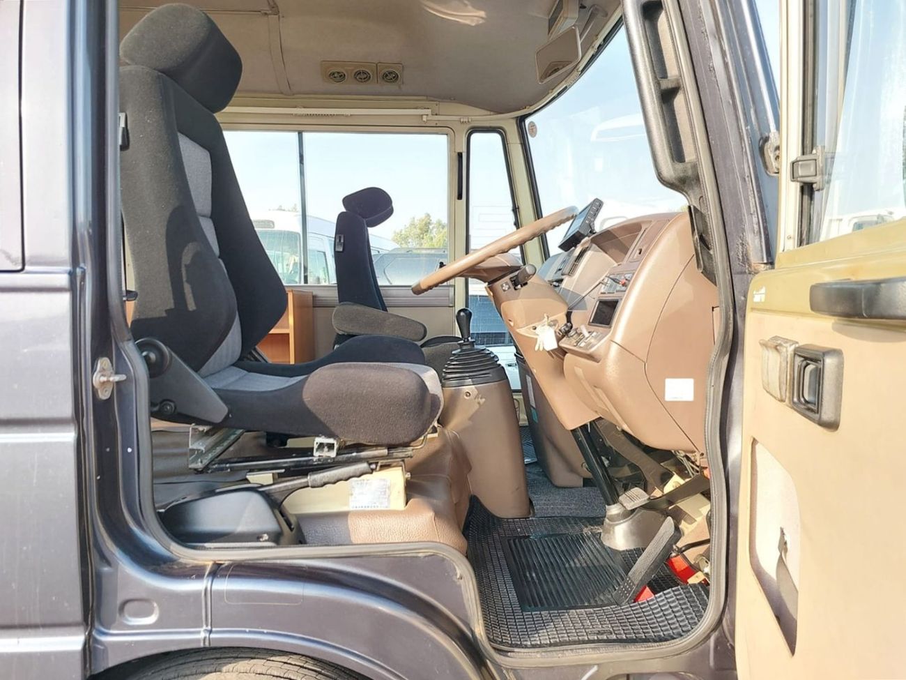 نيسان سيفيليان NISSAN CIVILIAN BUS 1995 RHD 4.1 L DIESEL MANUAL(PM00513)