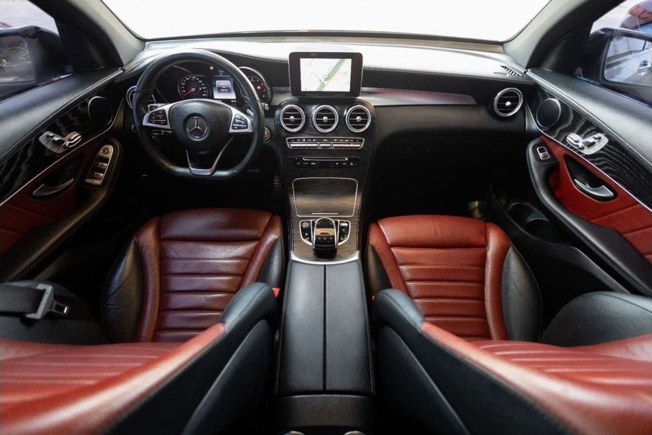 مرسيدس بنز GLC 250 AMG 2.0L Mercedes-Benz GLC250 Coupe AMG Night Package 2019 GCC under Warranty with Flexible Down-Pay