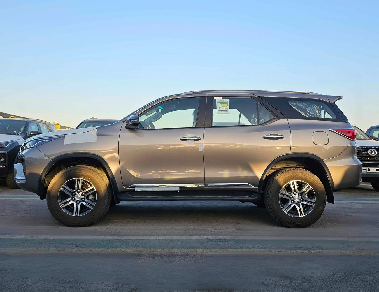 Toyota Fortuner FULL OPTION /  2.7L V4 PETROL / PUSH START/ DVD CAMERA / AUTO A/C (CODE # 69088)