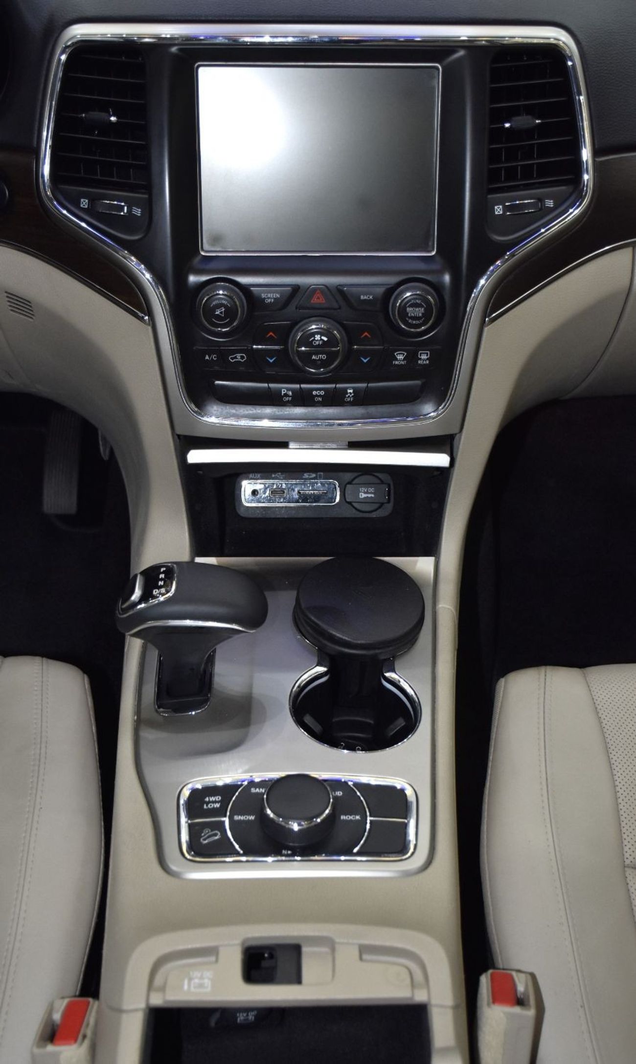 جيب جراند شيروكي EXCELLENT DEAL for our Jeep Grand Cherokee Limited 4WD ( 2015 Model ) in Grey Color GCC Specs