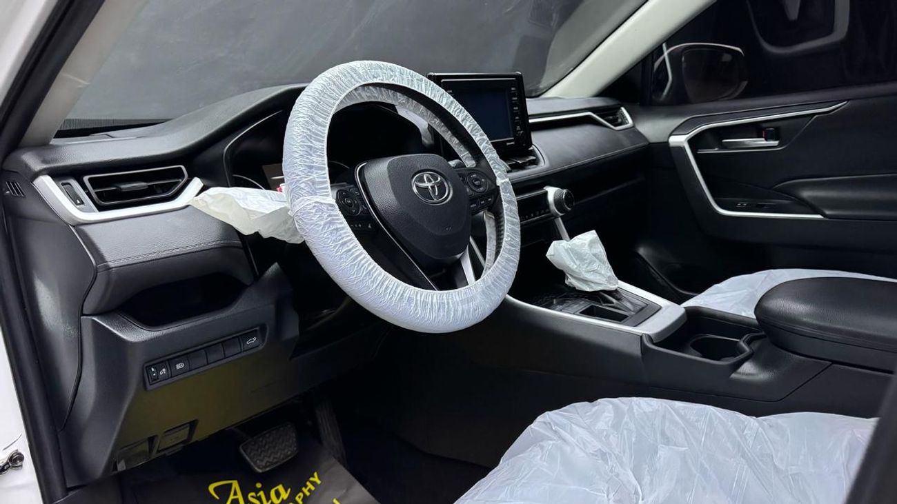 تويوتا راف ٤ XLE Full Option