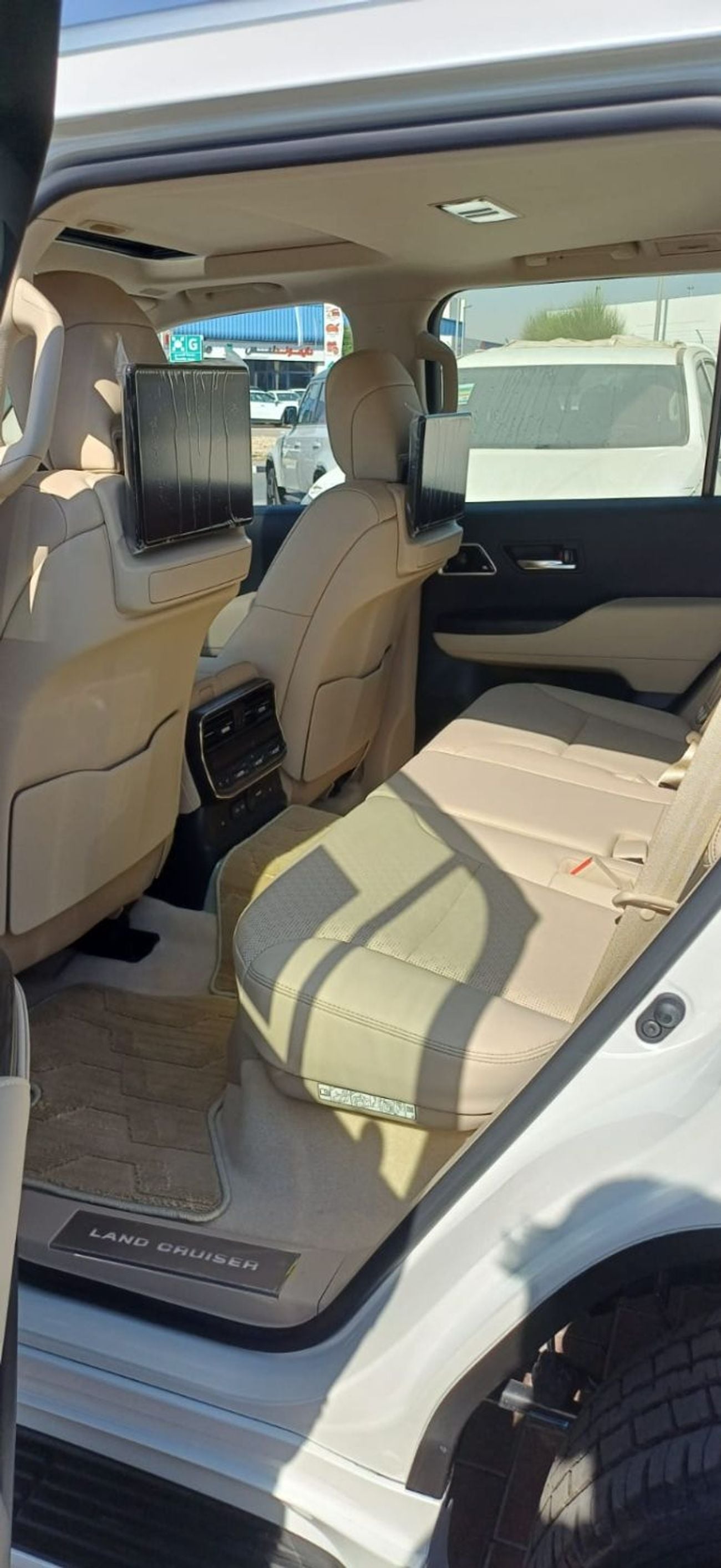 تويوتا لاند كروزر TOYOTA LAND CRUISER VXR 3.5L HYBRID COLOR WHITE MODEL 2025