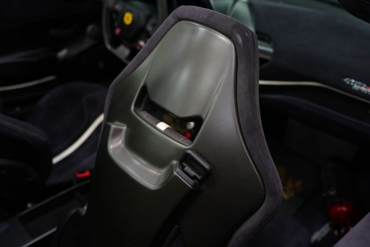 فيراري 488 بيستا  2018 Ferrari 488 Pista, Atelier Ferrari, Apple CarPlay, JBL Audio, Special Exterior Carbon Pack, Al