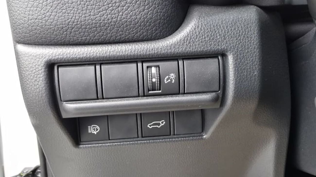 تويوتا برادو 2.4L | T/Petrol | 4x4 | Four Door | 5 Seater | Automatic