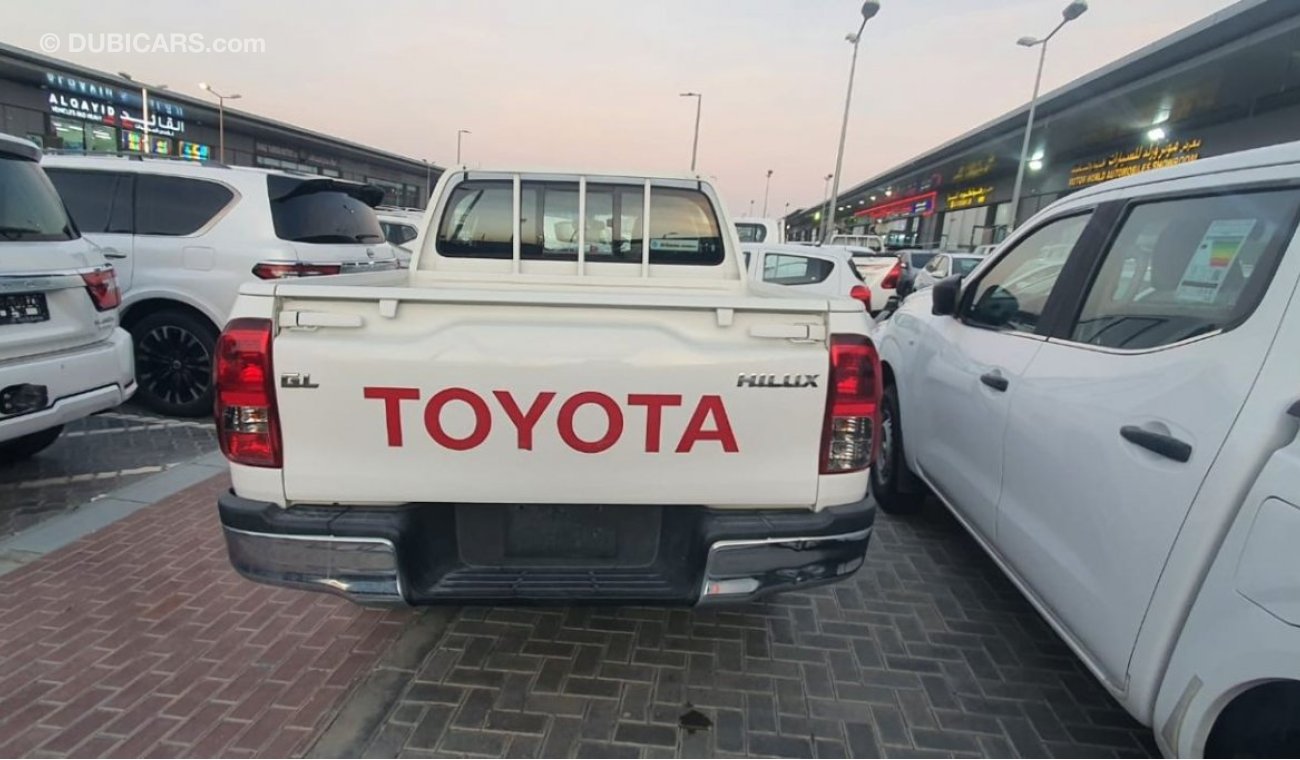 Toyota Hilux GLX Toyota Hilux GL (AN120), 4dr Double Cab Utility, 2.7L 4cyl Petrol, Automatic, Four Wheel Drive 2