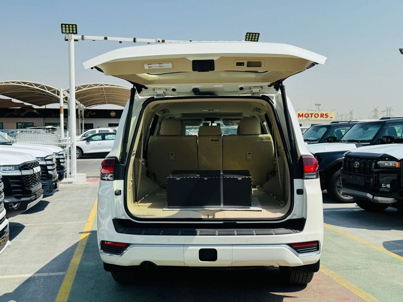 Toyota Land Cruiser TOYOTA LC 300 VX 3.3L DSL MID/O A/T WHITE 2024