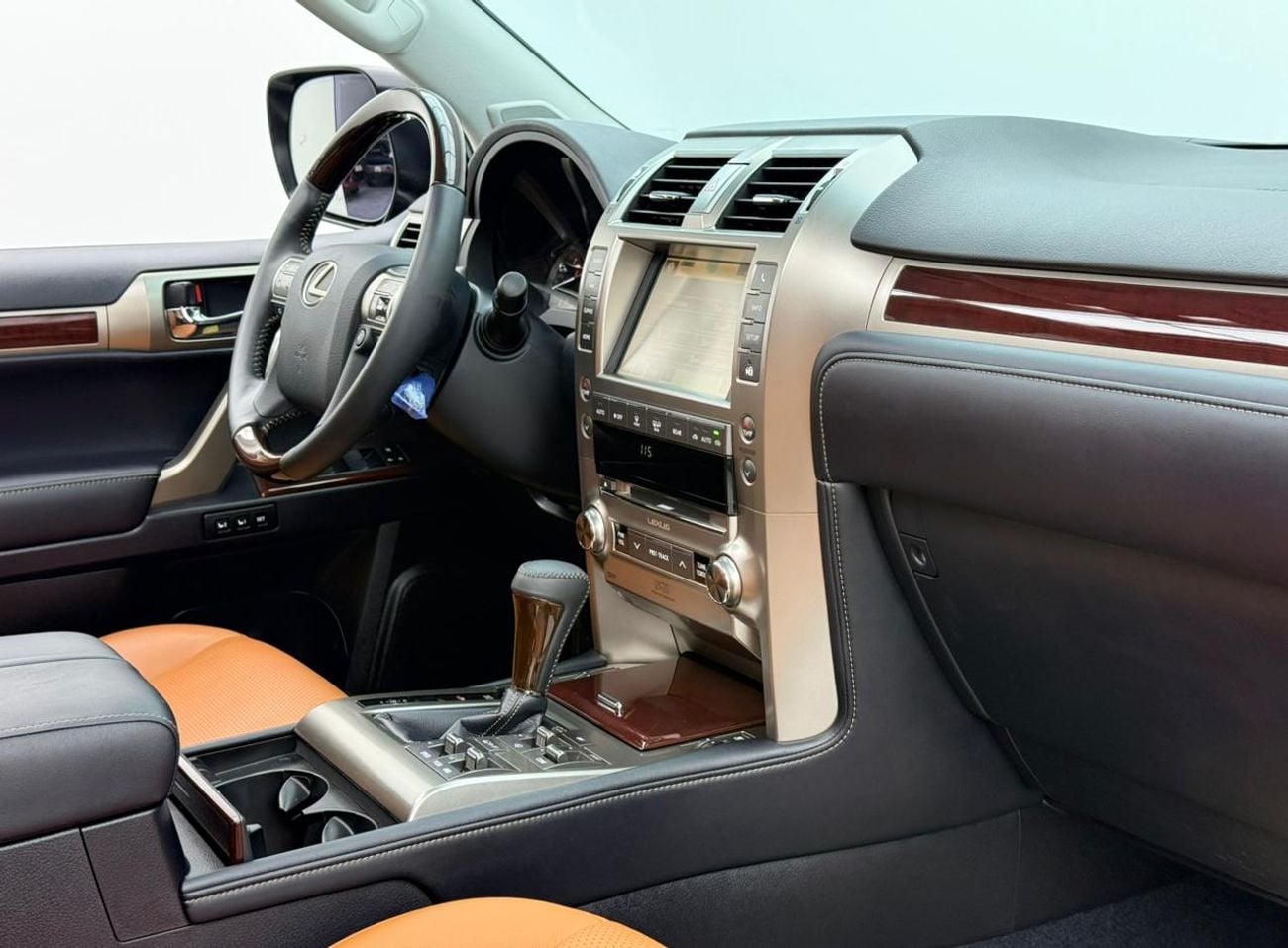 لكزس GX 460 2019 Lexus GX460 Platinum, Warranty, Very Low Km, Mark Levinson Sound System, Fully Loaded, GCC