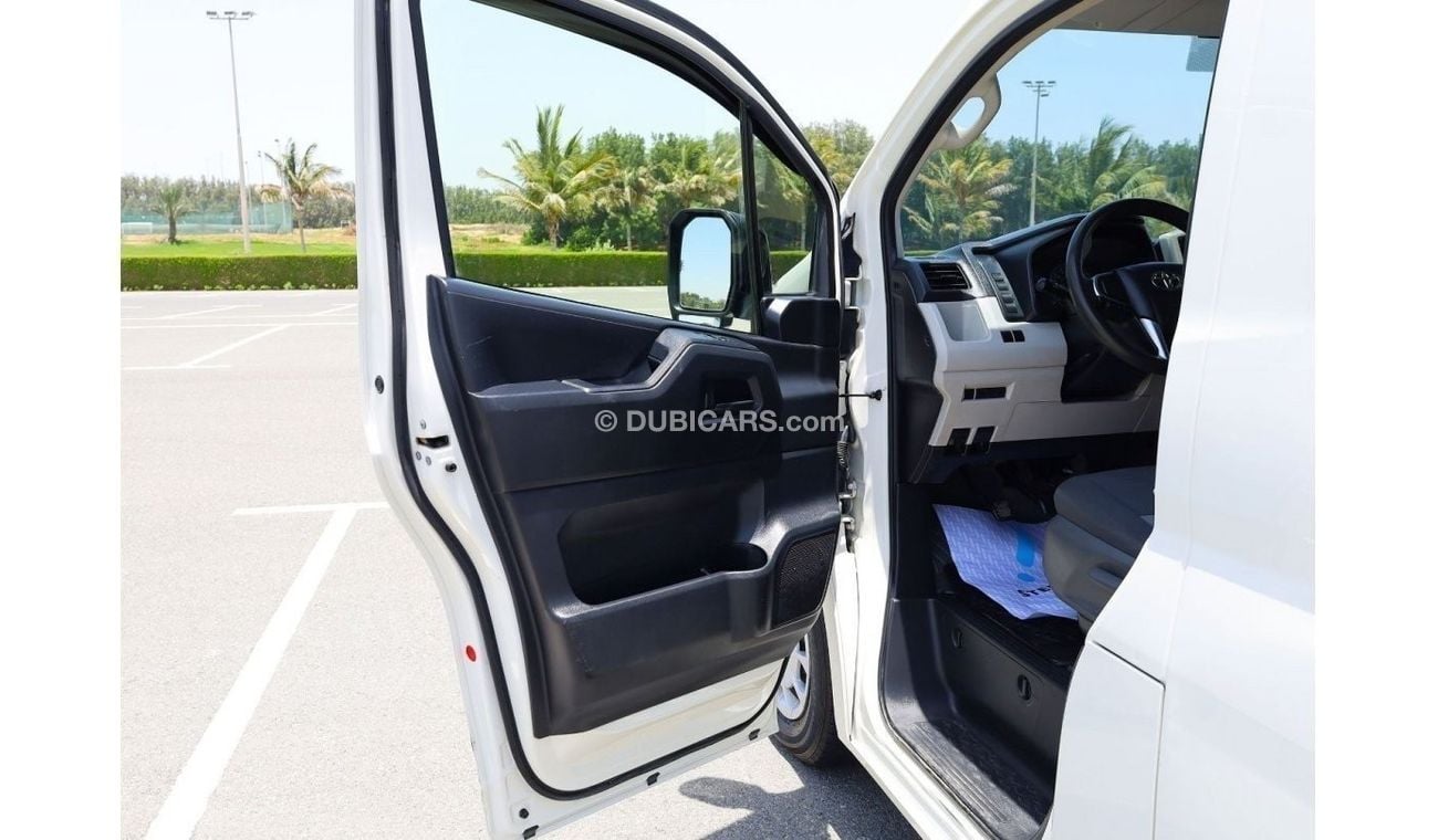Toyota Hiace SUMMER OFFER | Commuter Toyota Hiace Passenger Van V6 3.5L 2020 | 13 Seater | GCC | Excellent Condit