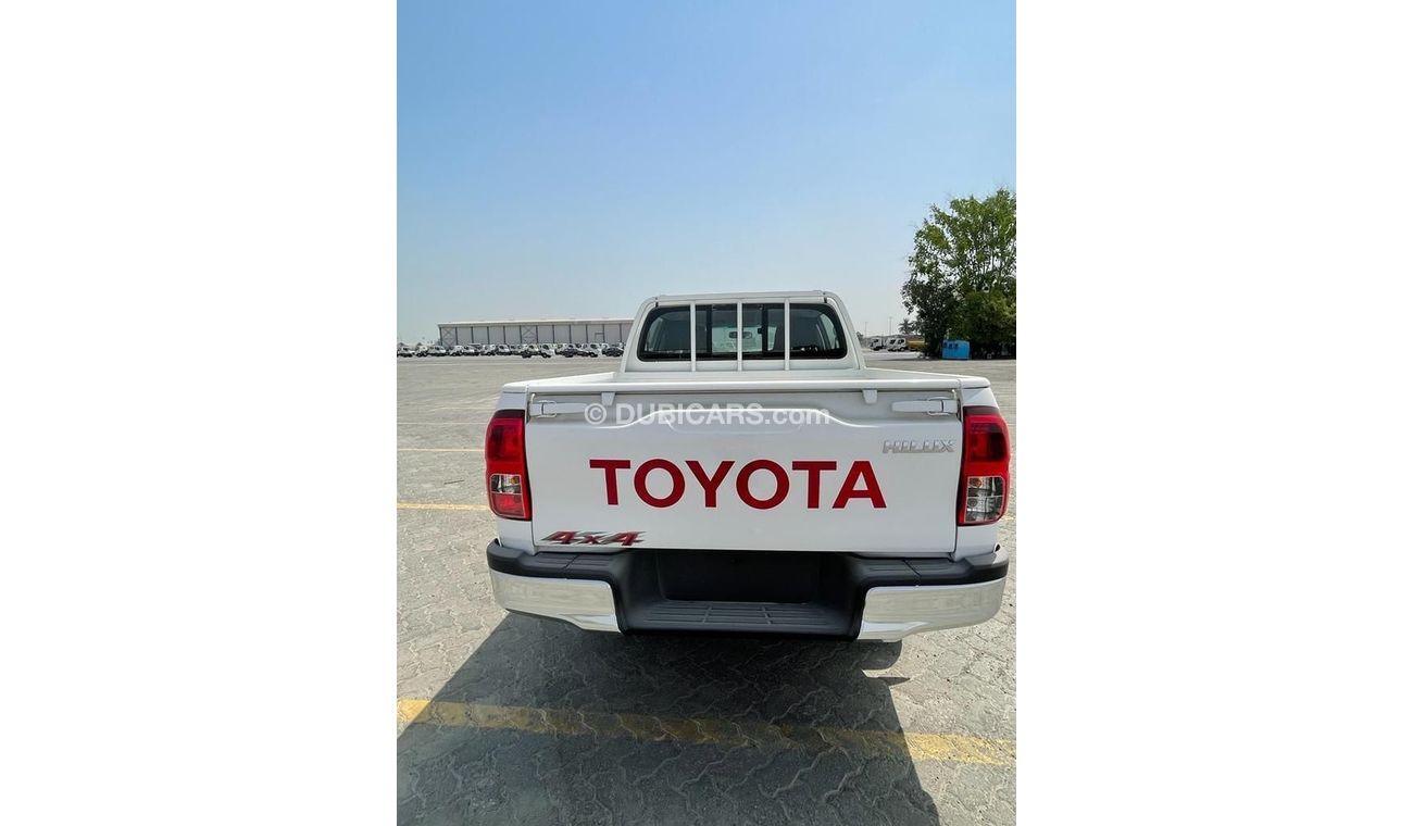 تويوتا هيلوكس 2023 TOYOTA HILUX 2.4L MT DIESEL MID OPTION
