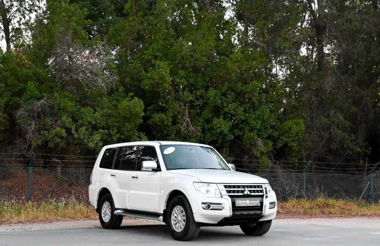 ميتسوبيشي باجيرو GLS L/L GOLD ميتسوبيشي باجيرو 2015 خليجي بحالة ممتازة Base 3.5L (7 Seater)