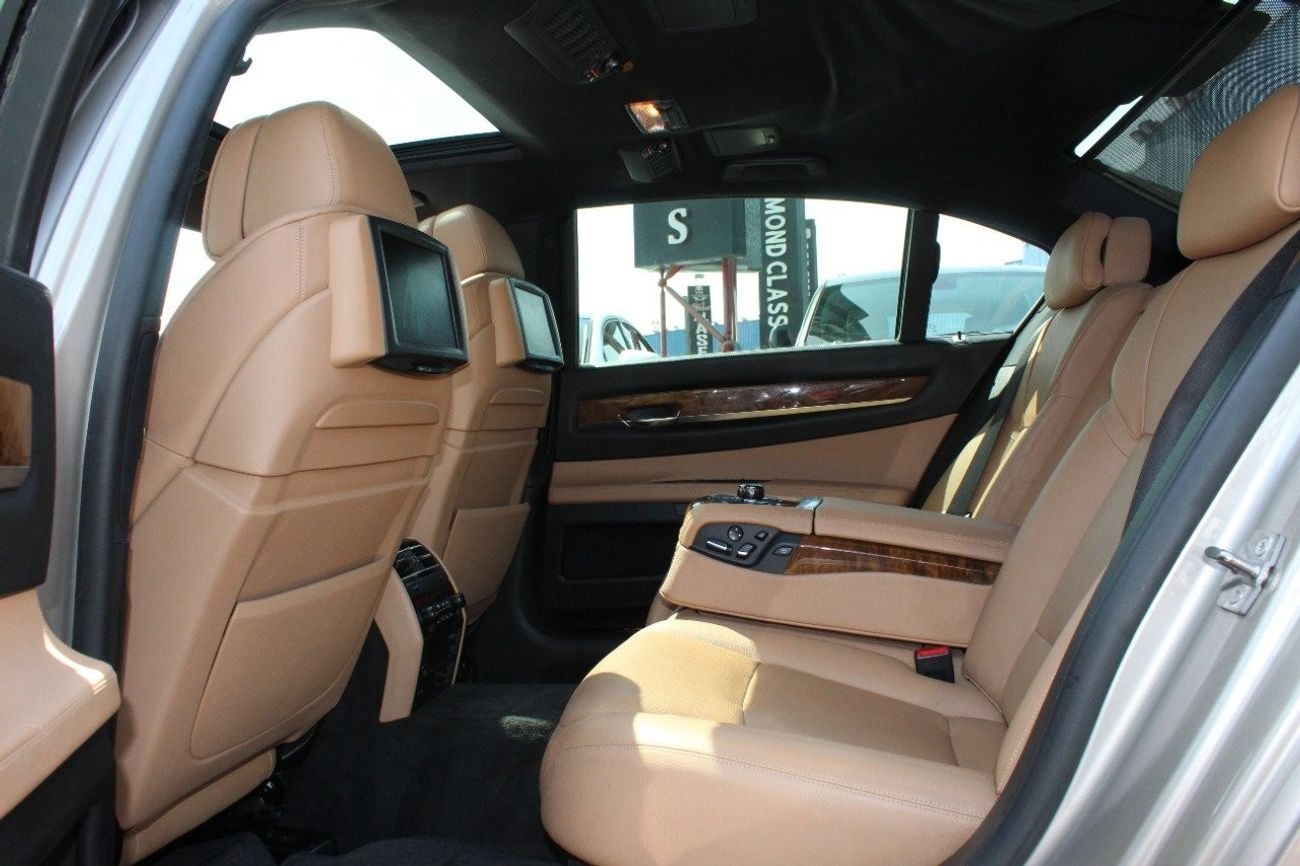 بي أم دبليو 750Li Luxury 4.4L