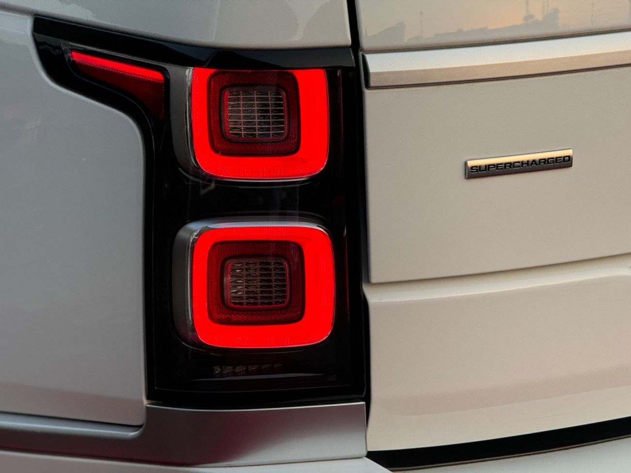 Land Rover Range Rover Range Rover Vogue Supercharged / 2019 / Canadian Clean Title / Full Service History / V8