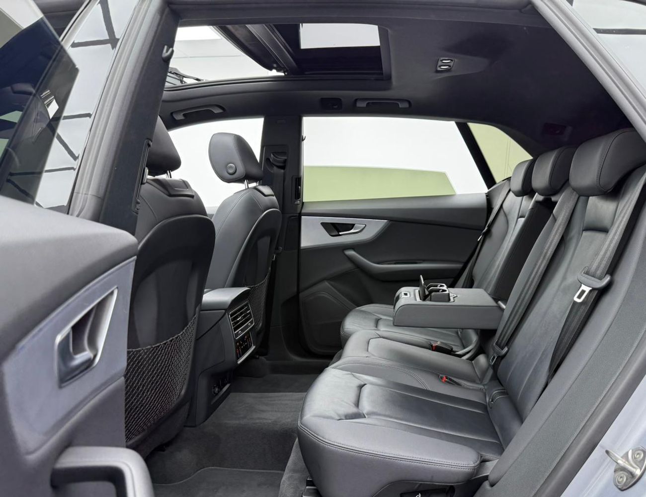 أودي Q8 55 TFSI quattro S-Line 3.0L (340 HP) 2020 Audi Q8 55 TFSI Quattro S-Line, Warranty, Full Audi Servic