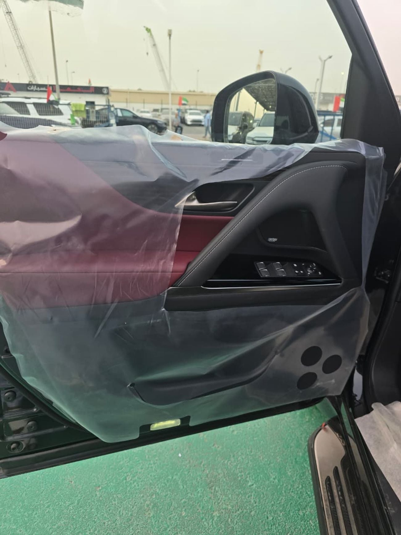لكزس LX 700h Lexus LX 700h Hybrid 2026 – سيغنتشر فل أوبشن | أسود خارجي | داخلية حمراء