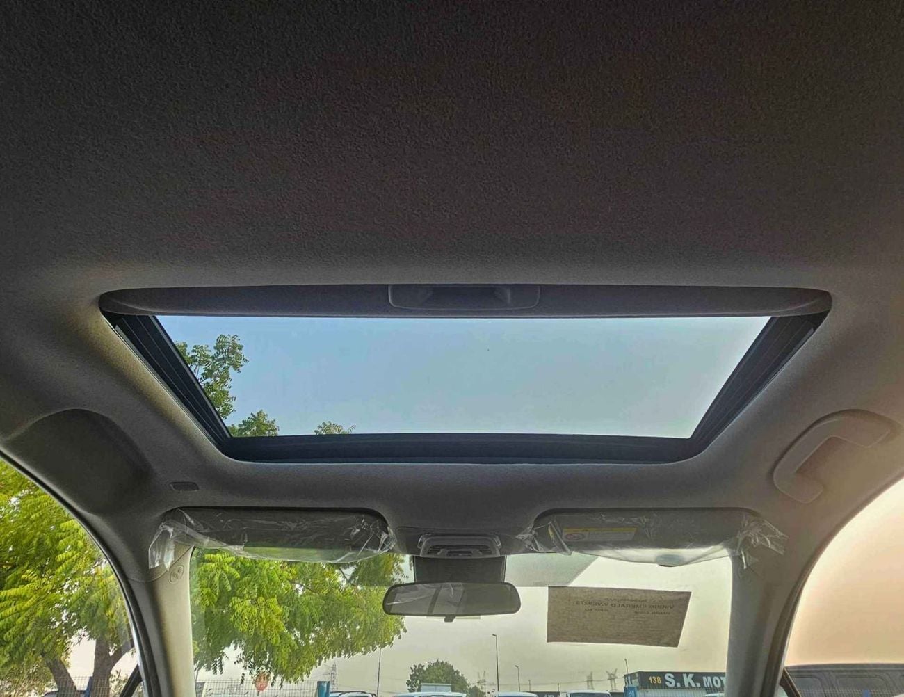 تويوتا ليفين LUXURY HYBRID / 1.8L PETROL A/T / SUNROOF / REAR CAMERA (CODE # LL18HEV)