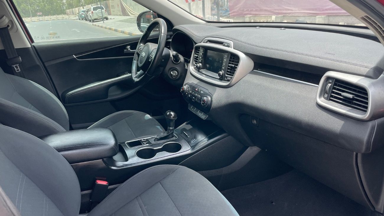 Kia Sorento Base 2.4L FWD