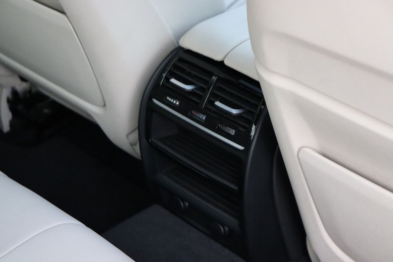BMW 530i BMW 530i / 2019 / GCC / Full Service History/ Luxury Line