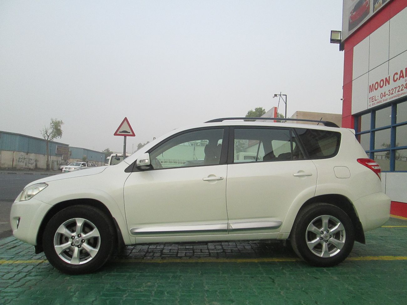 Toyota RAV4 2.5L MID OPTION GOOD CONDITION LOOKING NICE (ONLY CASH)