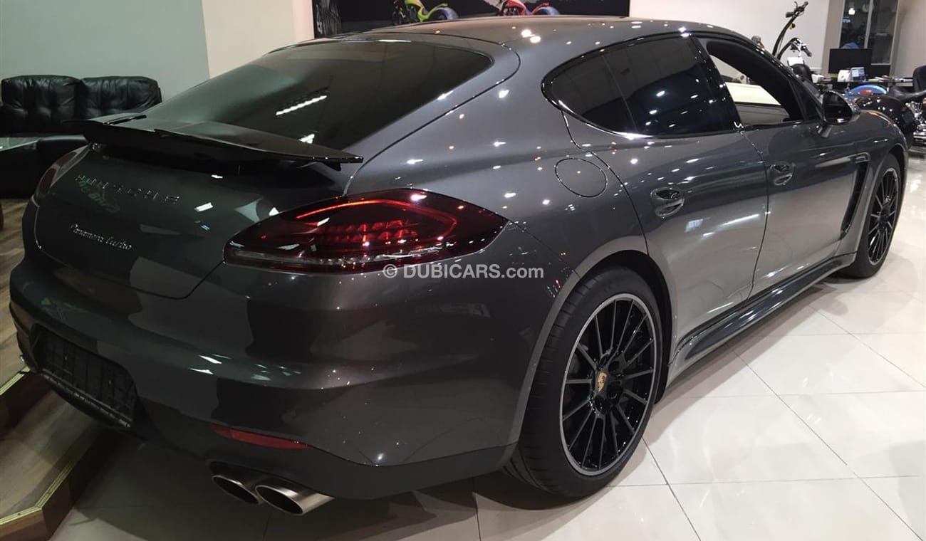 Porsche Panamera Black Edition