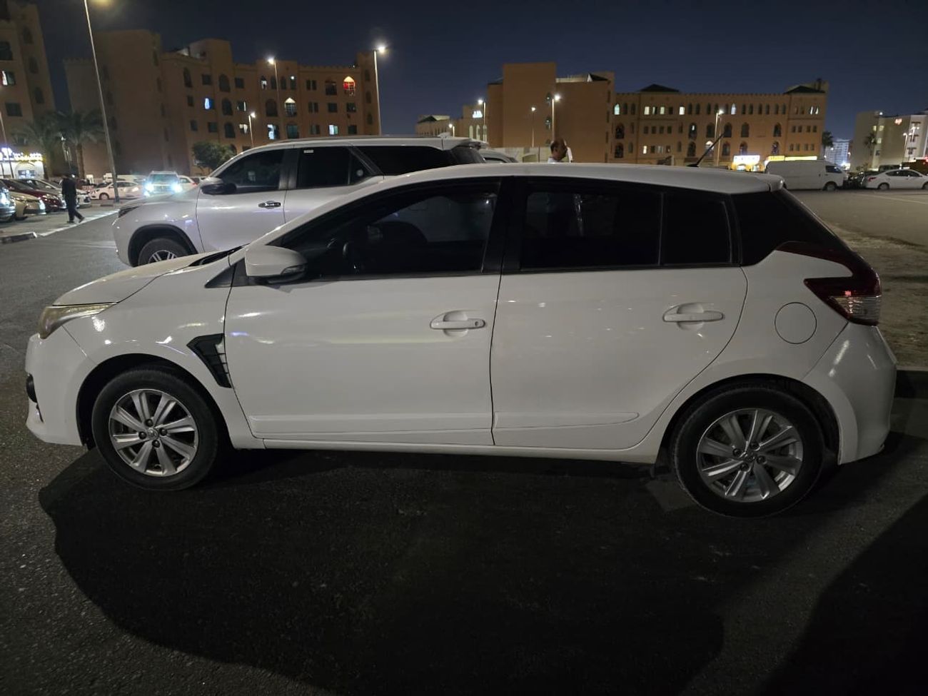 تويوتا يارس SE 1.5L Hatchback