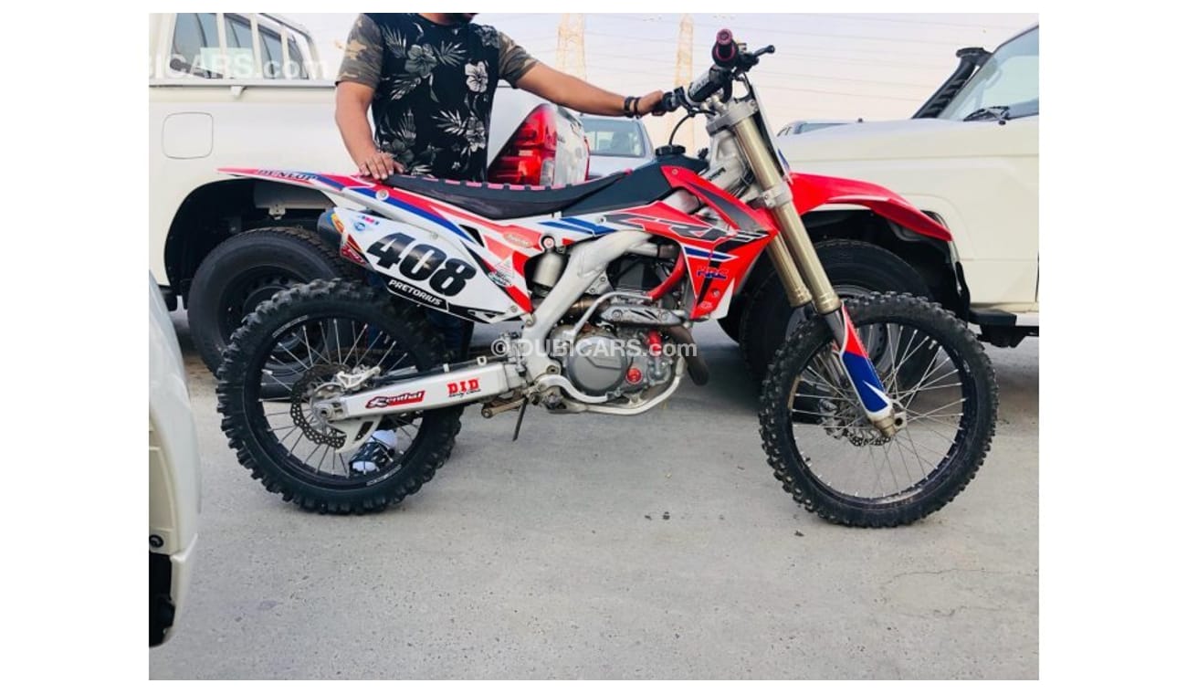 Honda CRF 450R DIRT BIKE IN MINT CONDITION
