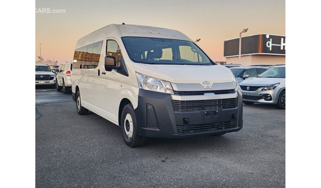 Toyota Hiace Toyota Hiace Highroof 3.5L 6 Clindyer  Black Bumper Manual Transmission