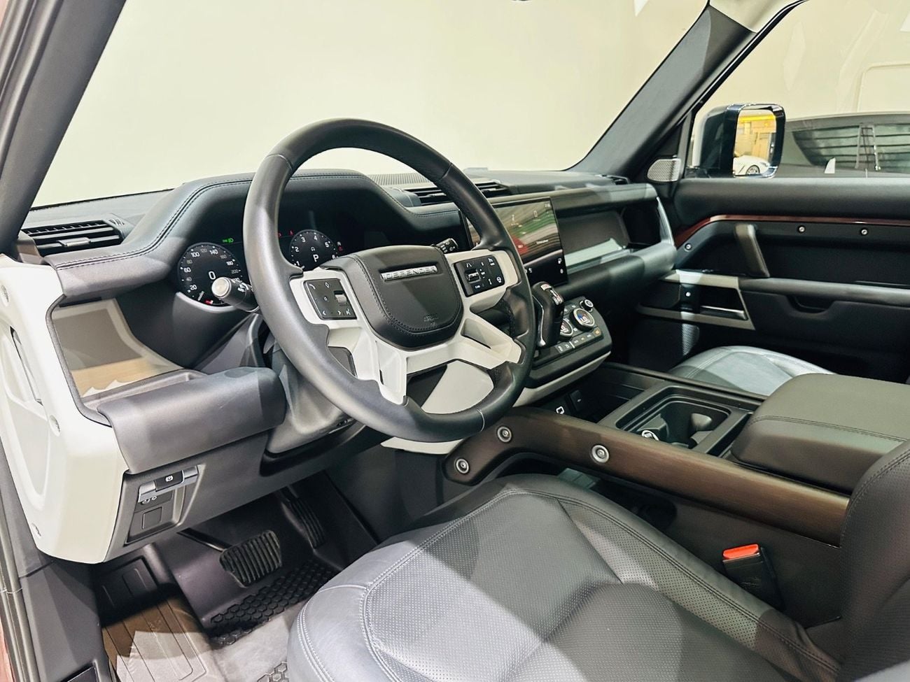 Land Rover Defender 130 SE P400 X Dynamic (7 Seater)