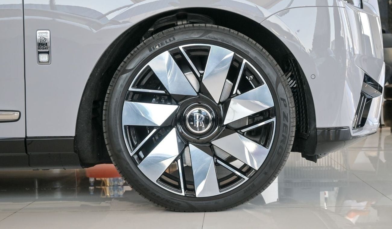 Rolls-Royce Cullinan Rolls Royce Cullinan Silver Badge | 2025