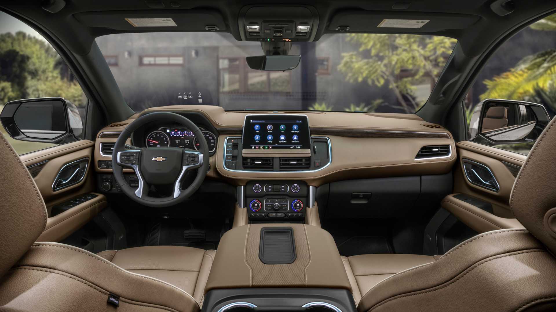 Chevrolet Suburban interior - Cockpit