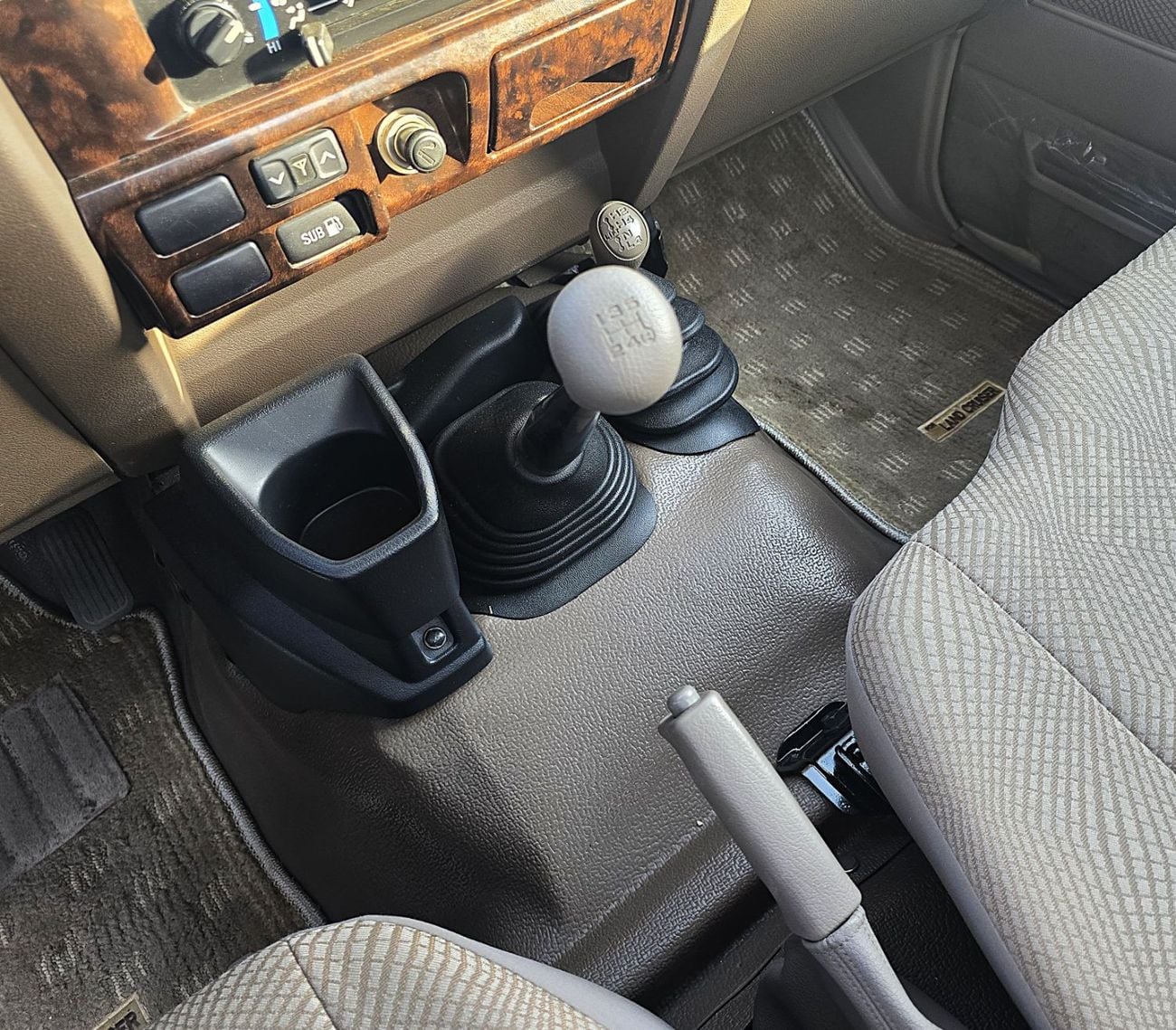 Toyota Land Cruiser Pick Up LX AC PWR OPT Toyota Land Cruiser PickUp S.C LX 4.0L M/T AWD Gcc Biege Color 2012 Model