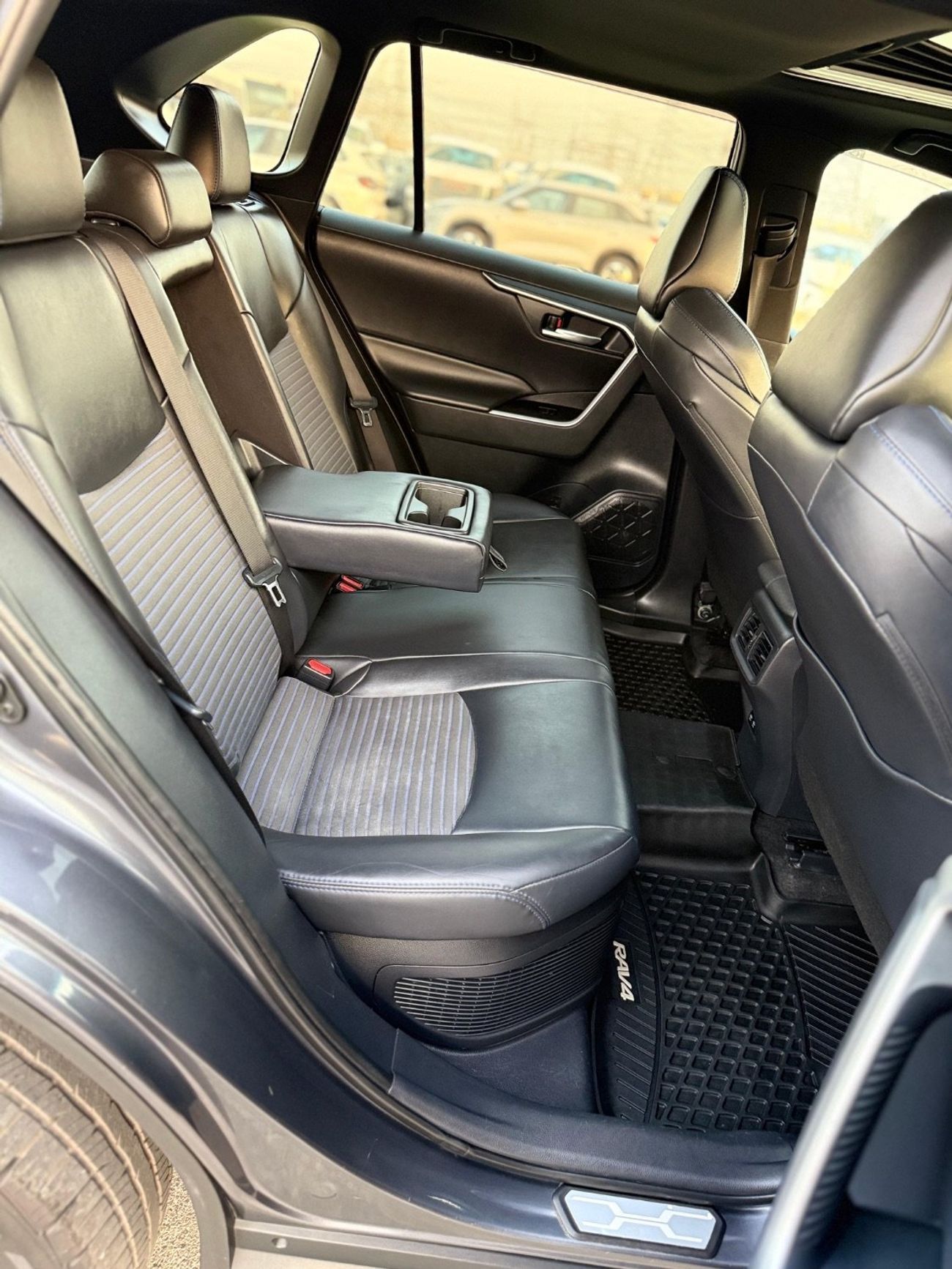 Toyota RAV4 XSE Hybrid Full Option