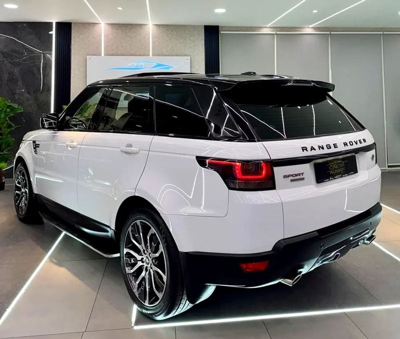 Land Rover Range Rover Sport Supercharged 5.0L BEST SUPERCHARGED V8 || TOP RANGE || GCC || AMAZING INTERIOR || HEAD UP DISPLAY