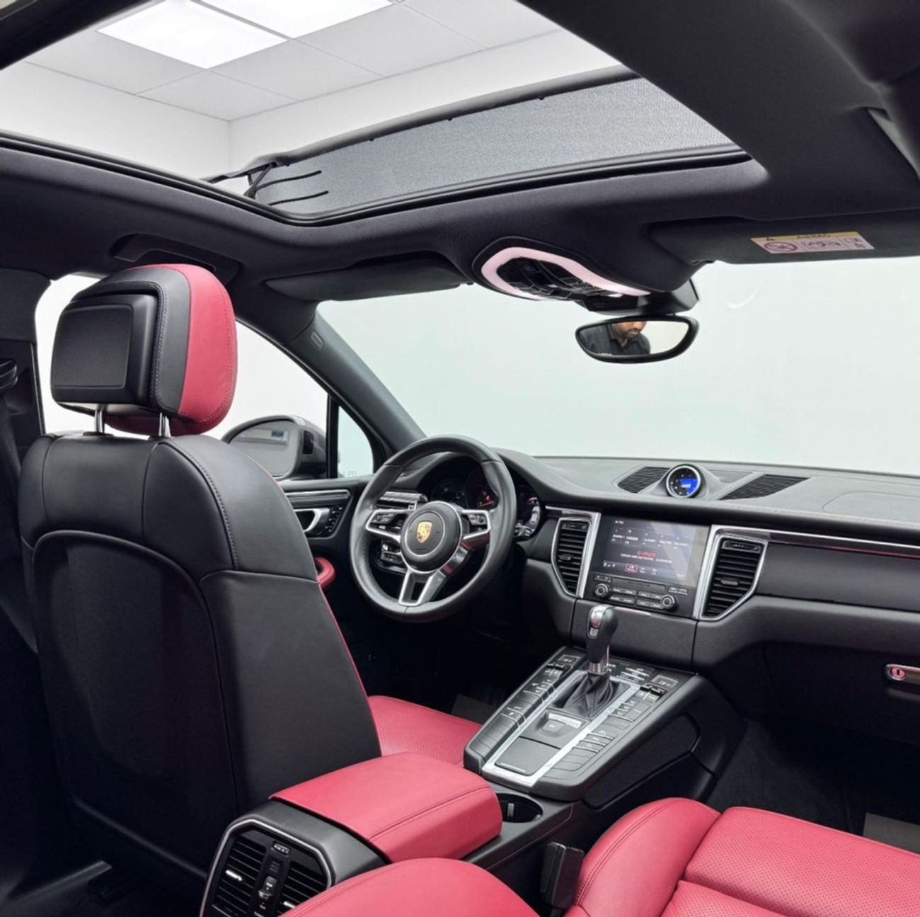 Porsche Macan Std 2.0L (252 HP) 2018 Porsche Macan, 2026 Porsche Warranty, Full Porsche Service History, Full Opti