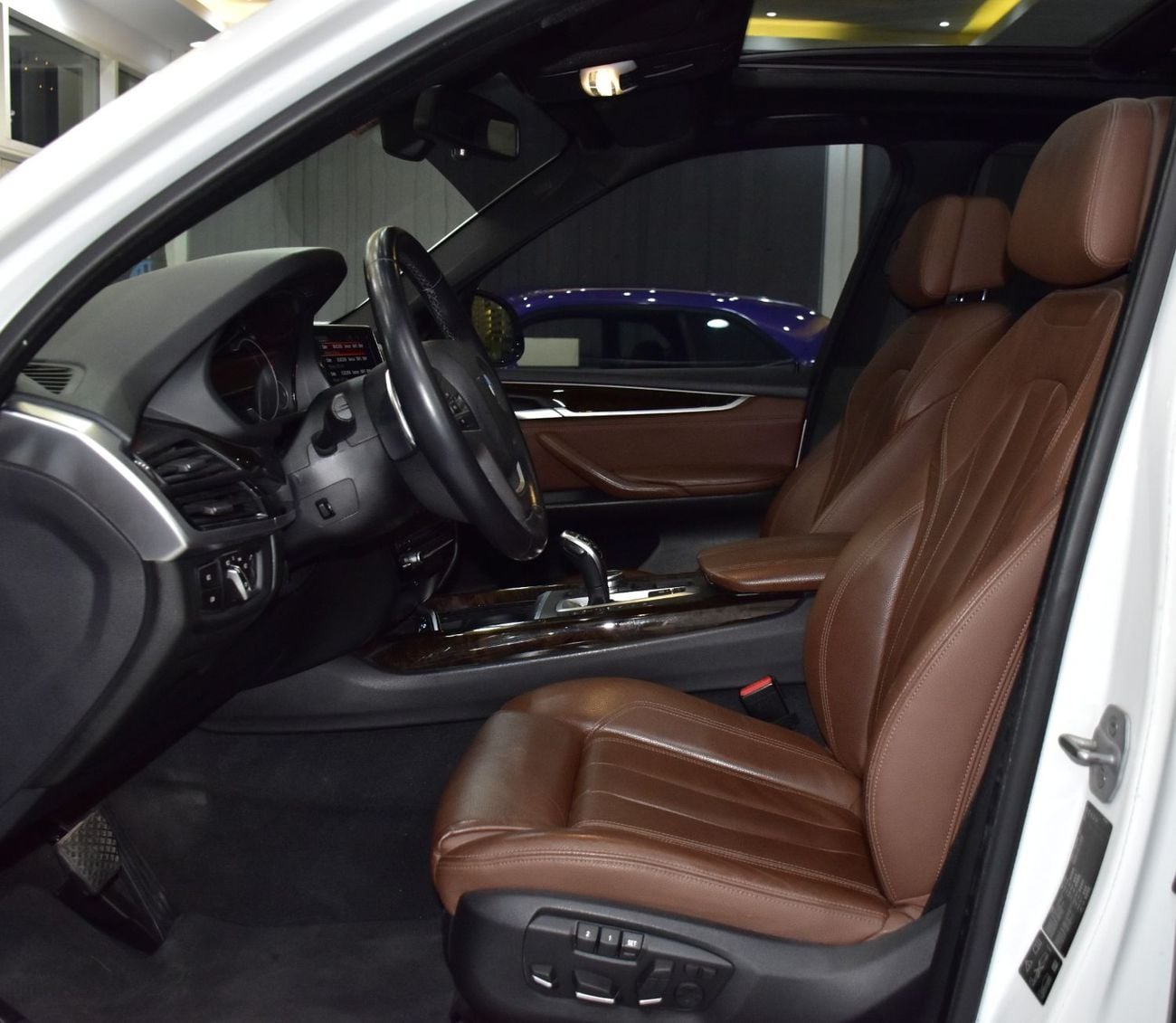 BMW X5 35i EXCLUSIVE EXCELLENT DEAL for our BMW X5 xDrive35i ( 2015 Model ) in White Color GCC Specs