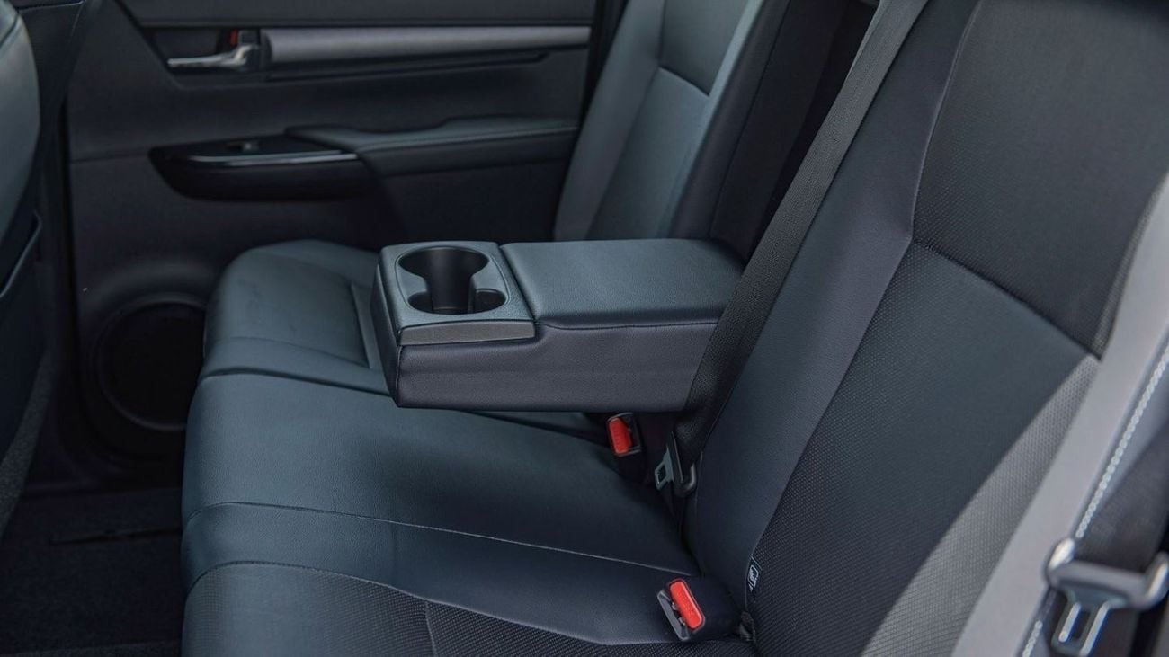 Toyota Hilux DC ADVENTURE 2.8D AT 4X4 MY2024 - SILVER