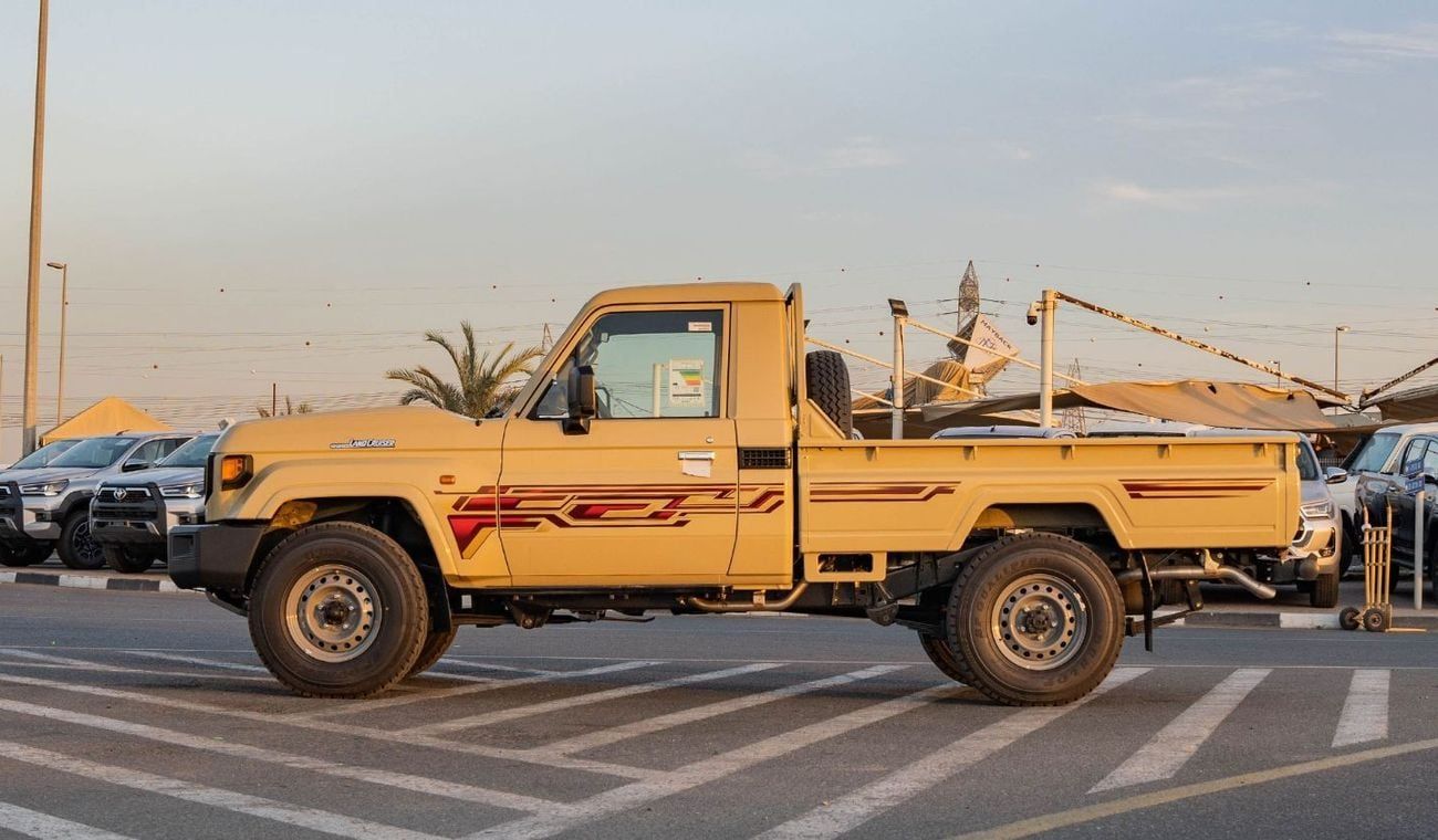 تويوتا لاند كروزر بيك آب 2025 Toyota Land Cruiser LC 79 SC 4.0L AT Petrol Basic with Fridge (Beige)
