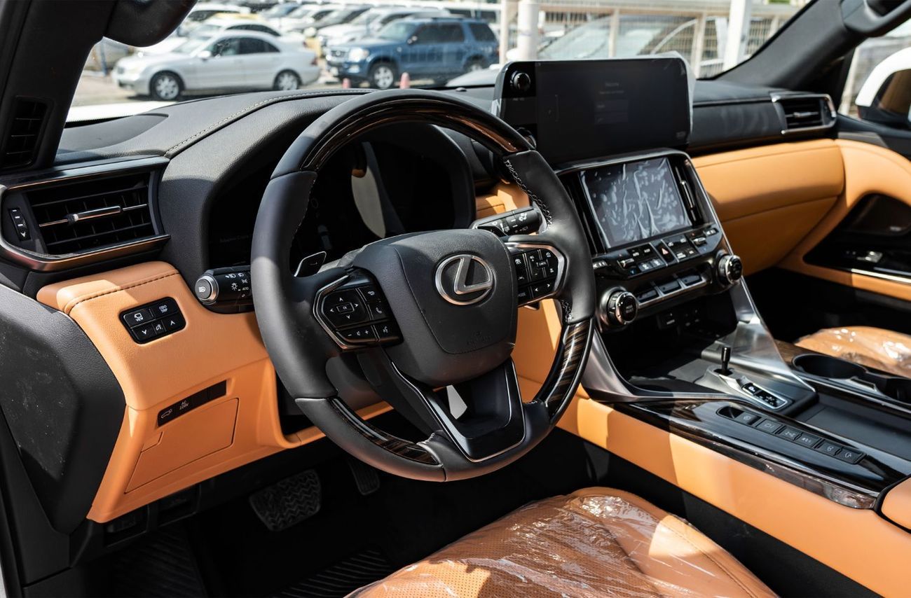 لكزس LX 700h 2025 Lexus LX700h Signature 3.5L AT Hybrid (White-Tan) 7 Seats
