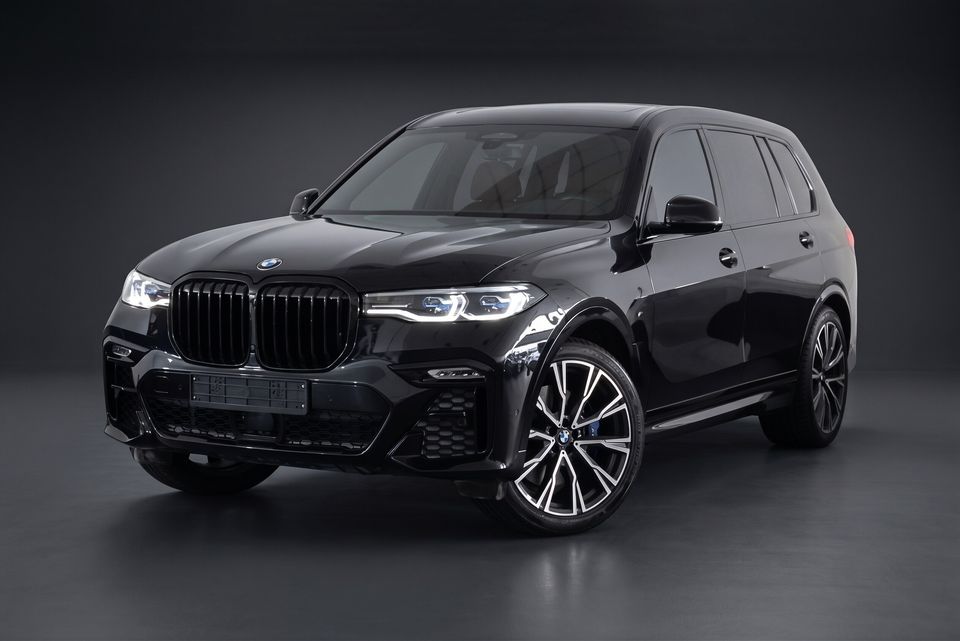BMW X7 M50i