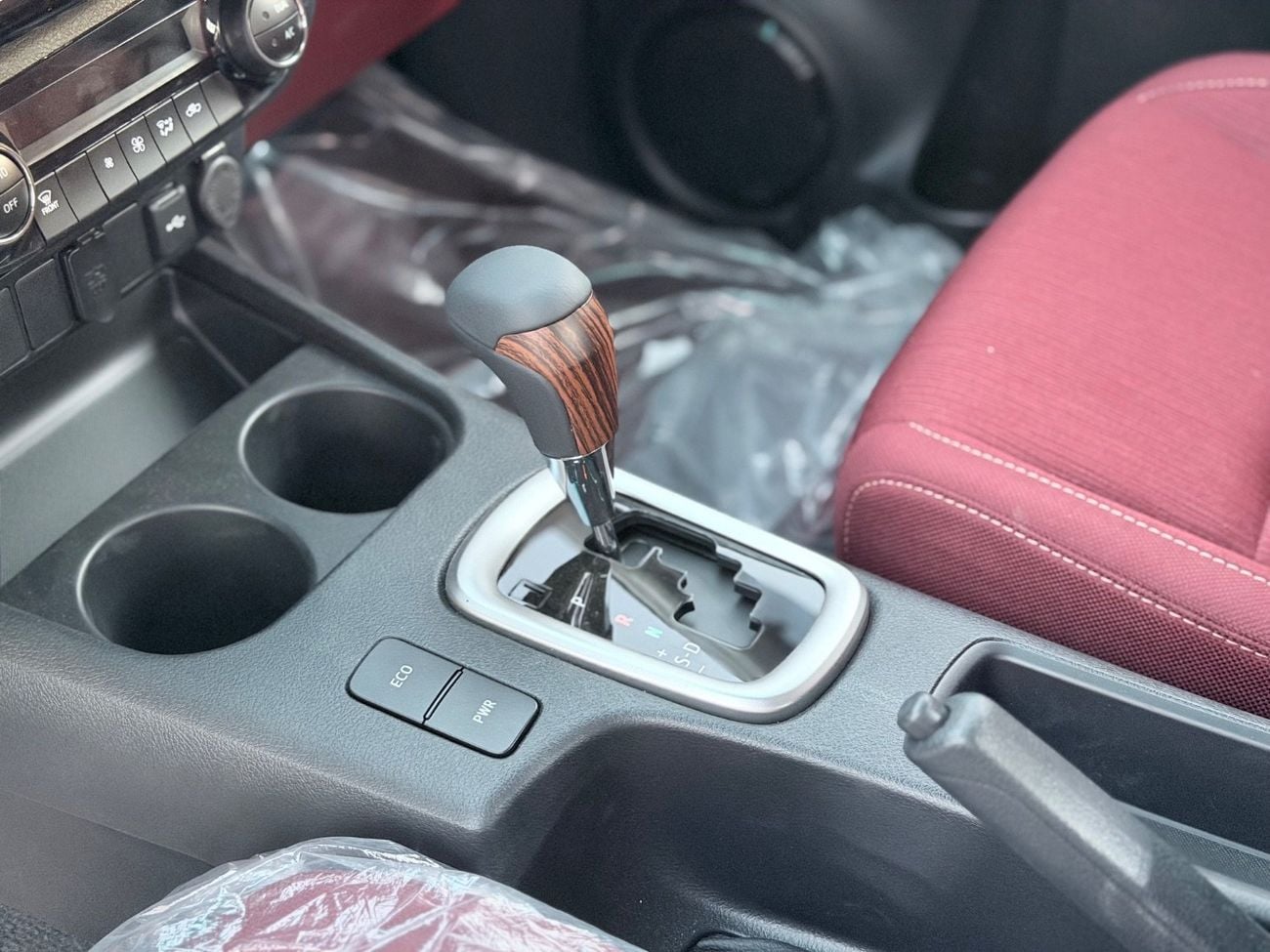 Toyota Hilux GL Toyota Hilux Full Option, 2.4-litre diesel, manual gearbox.