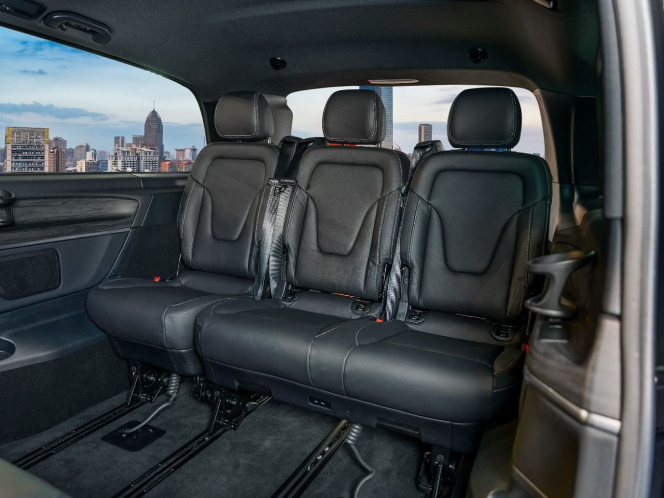 Mercedes Benz V300 AVANTGARDE with Additional Rear A/C