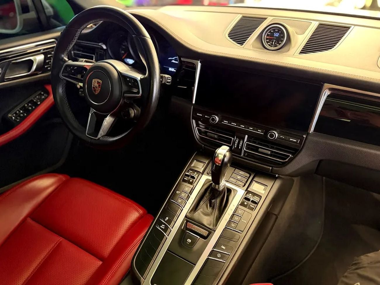 Porsche Macan Turbo GCC Specs - Pristine Condition