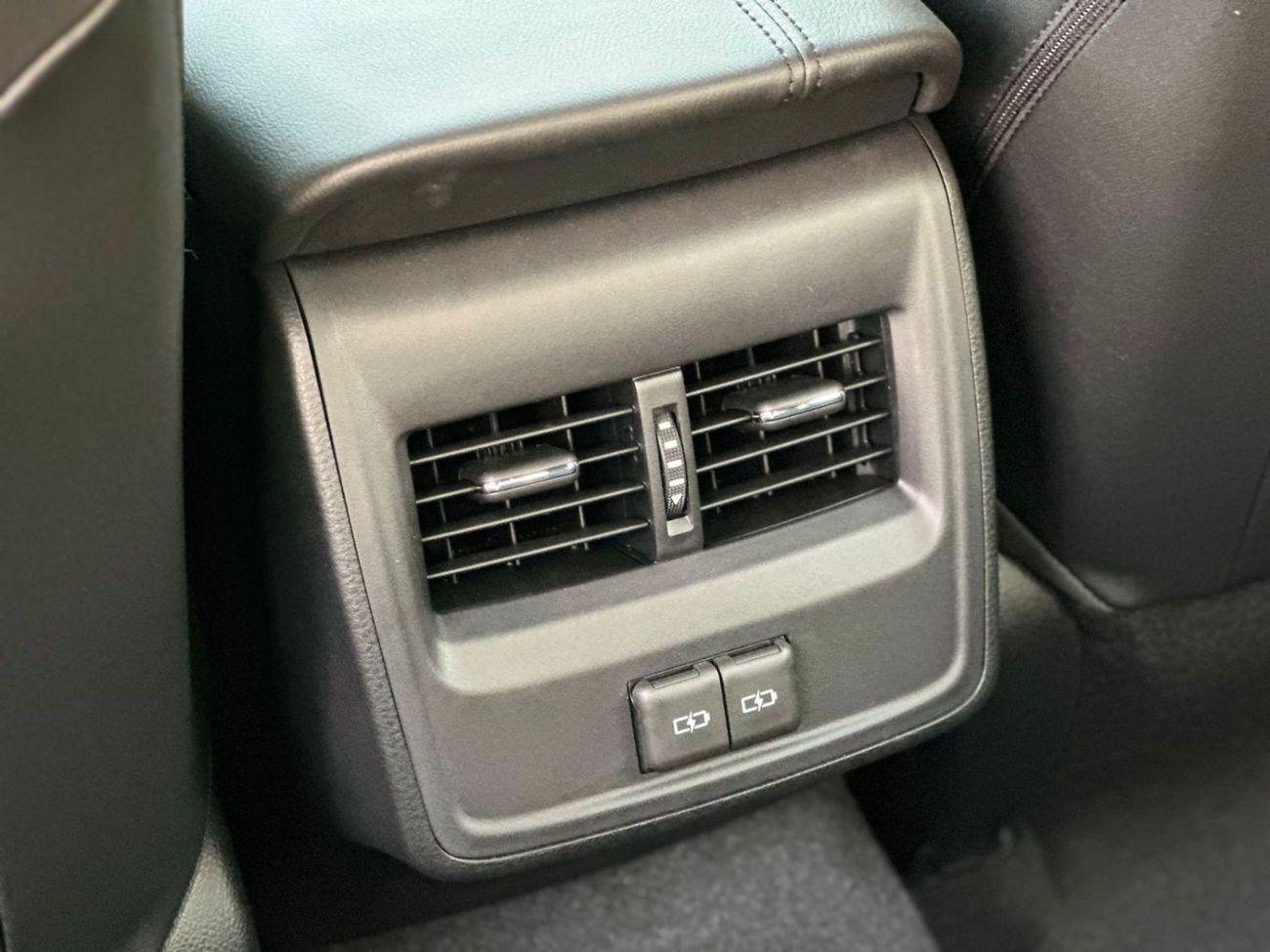 تويوتا افالون TOYOTA AVALON XLE 2.5L HYBRID 2024