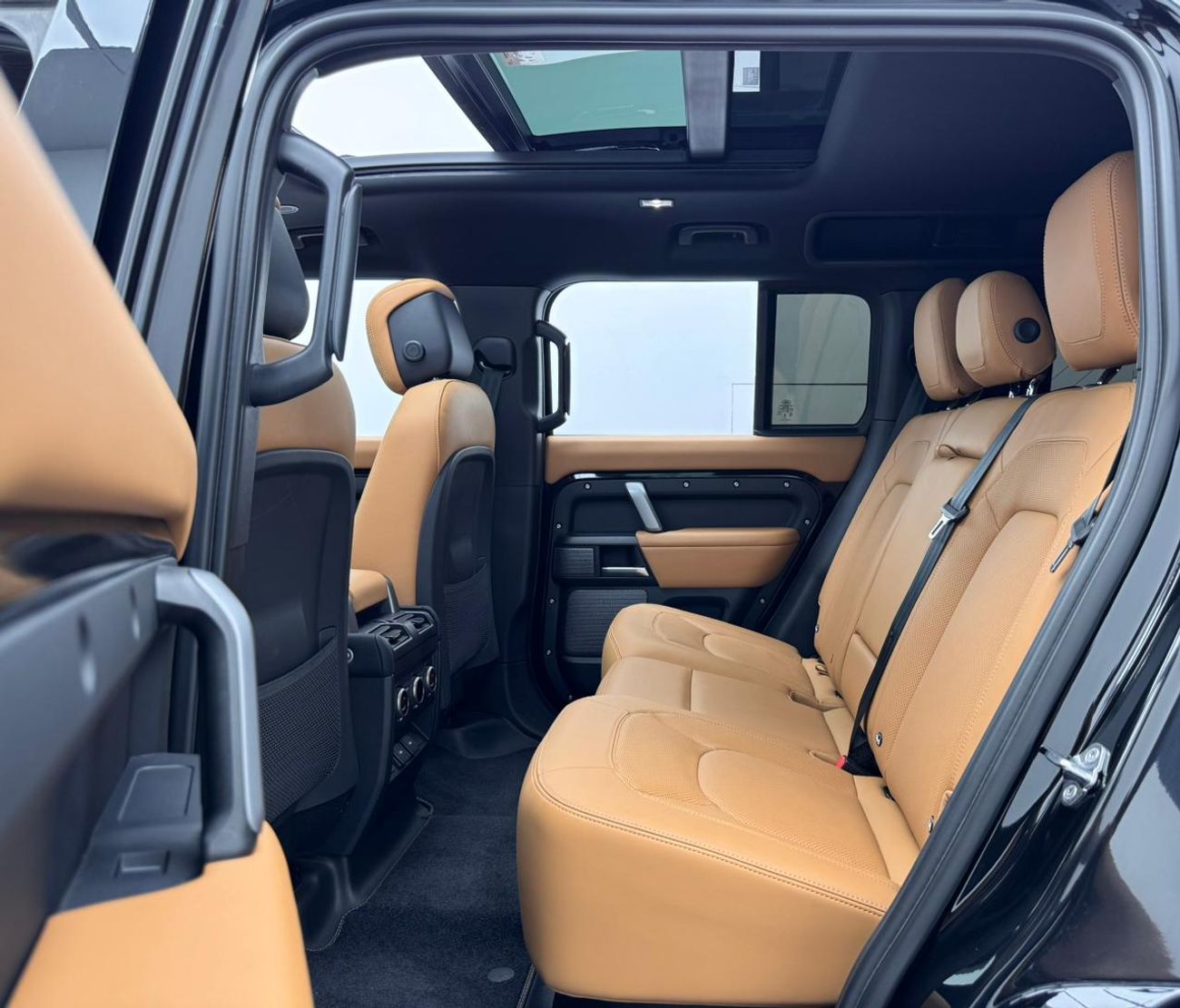 Land Rover Defender 110 X P525 5.0L 2024 Land Rover Defender V8 Edition 110 P525, 2028 Land Rover Warranty + Service Pac