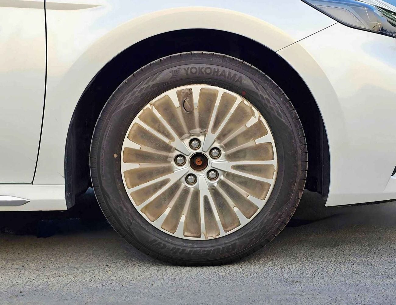 Toyota Camry LE / 2.5L V4 PETROL / PUSH START / DVD CAMERA / SUNROOF / CODE # LE