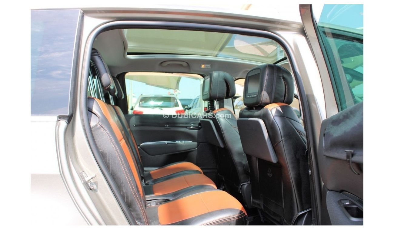 Peugeot 5008 Premium ACCIDENTS FREE - GCC- ORIGINAL PAINT - ENGINE 1600 CC - FULL OPTION - PERFECT CONDITION INSI