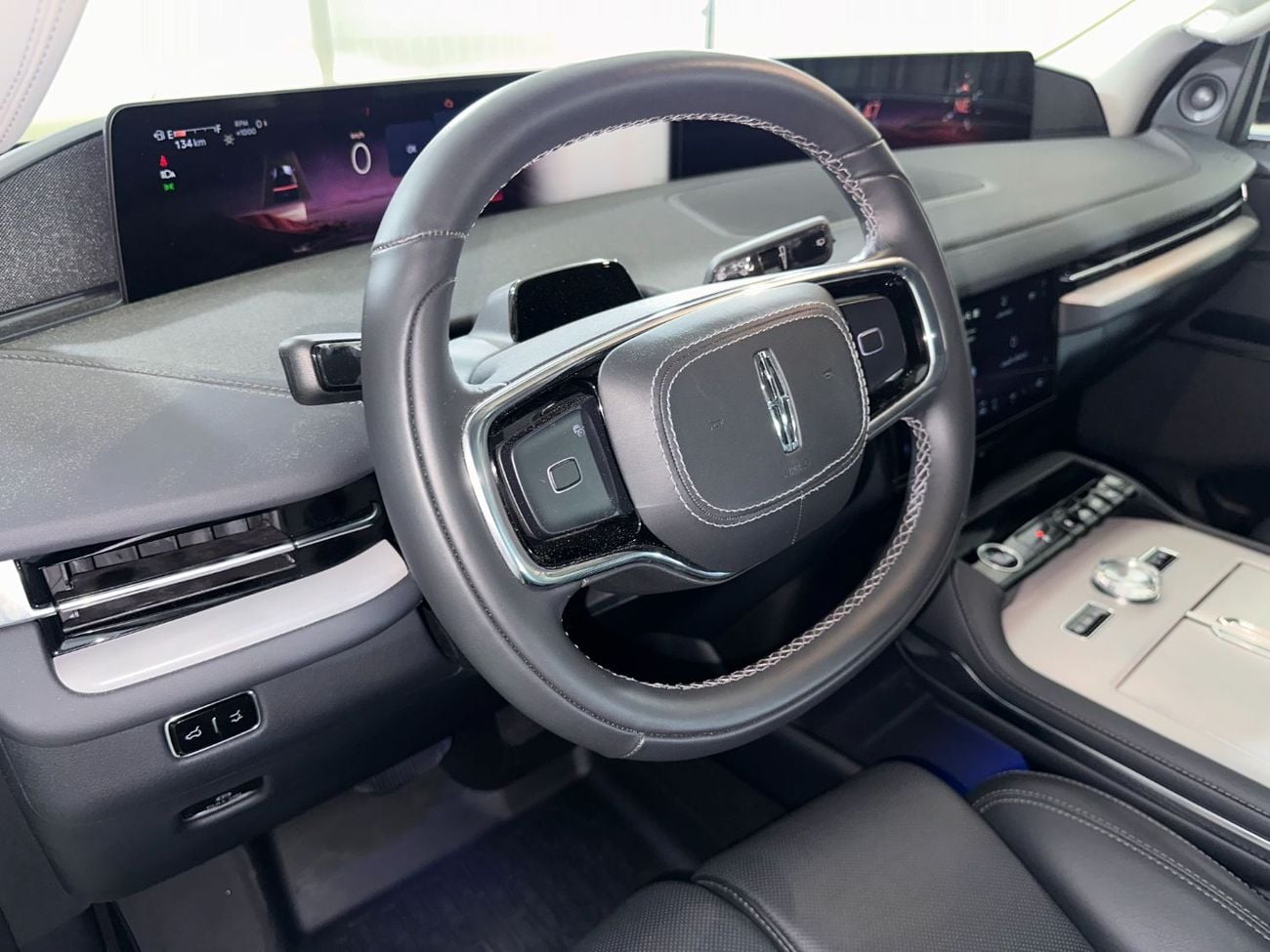 Lincoln Navigator RESERVE N1525 / FREE INSURANCE + REGISTRATION / AL TAYER MOTORS AL QOUZ SHOWROOM
