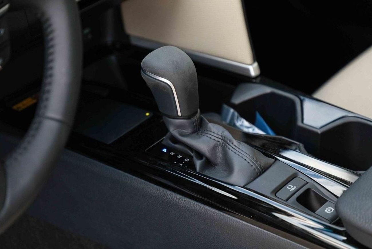 Toyota Camry 2025 TOYOTA CAMRY LE 2.5 - PLATINUM WHITE PEARL inside BEIGE | Export Only