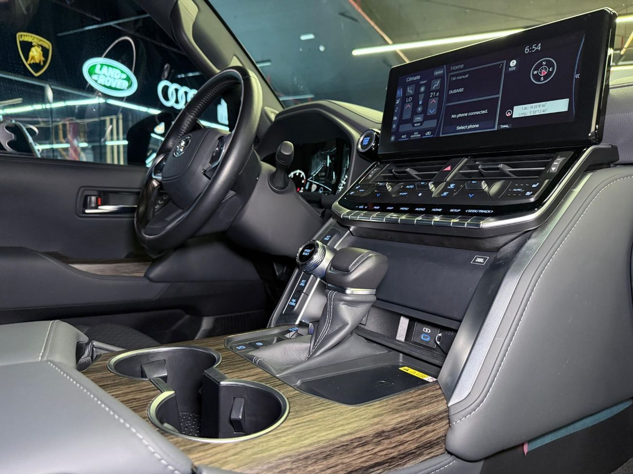 Toyota Land Cruiser VXR 4.0L 2023 Land Cruiser 4.0L VXR GCC-Al Futtaim Warranty - 13,000 KM Only