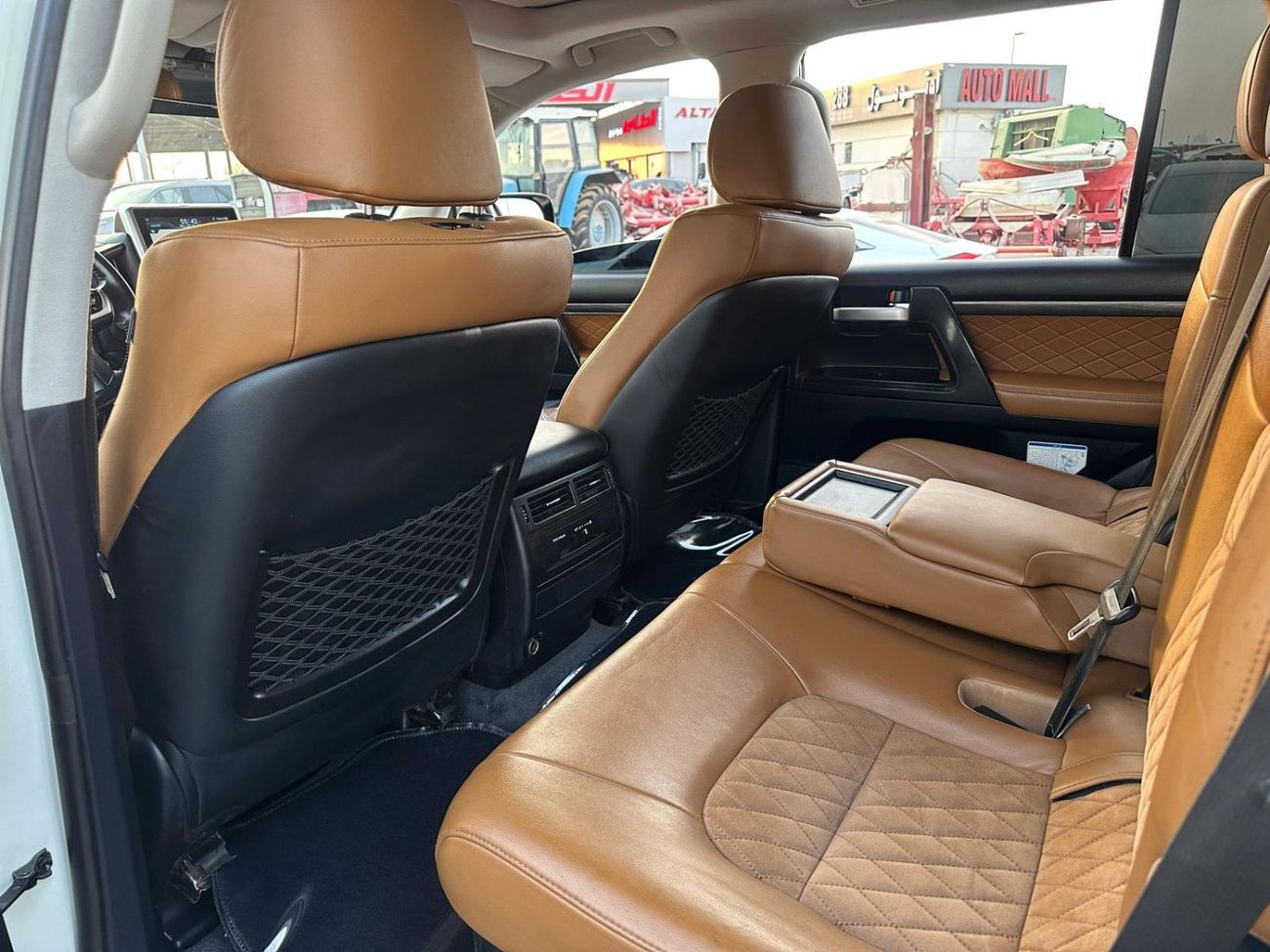 تويوتا لاند كروزر Toyota landcruise 2021Model Engine 4.0 v6 petrol GXR colour white Transmission Automatic Interior.Bl