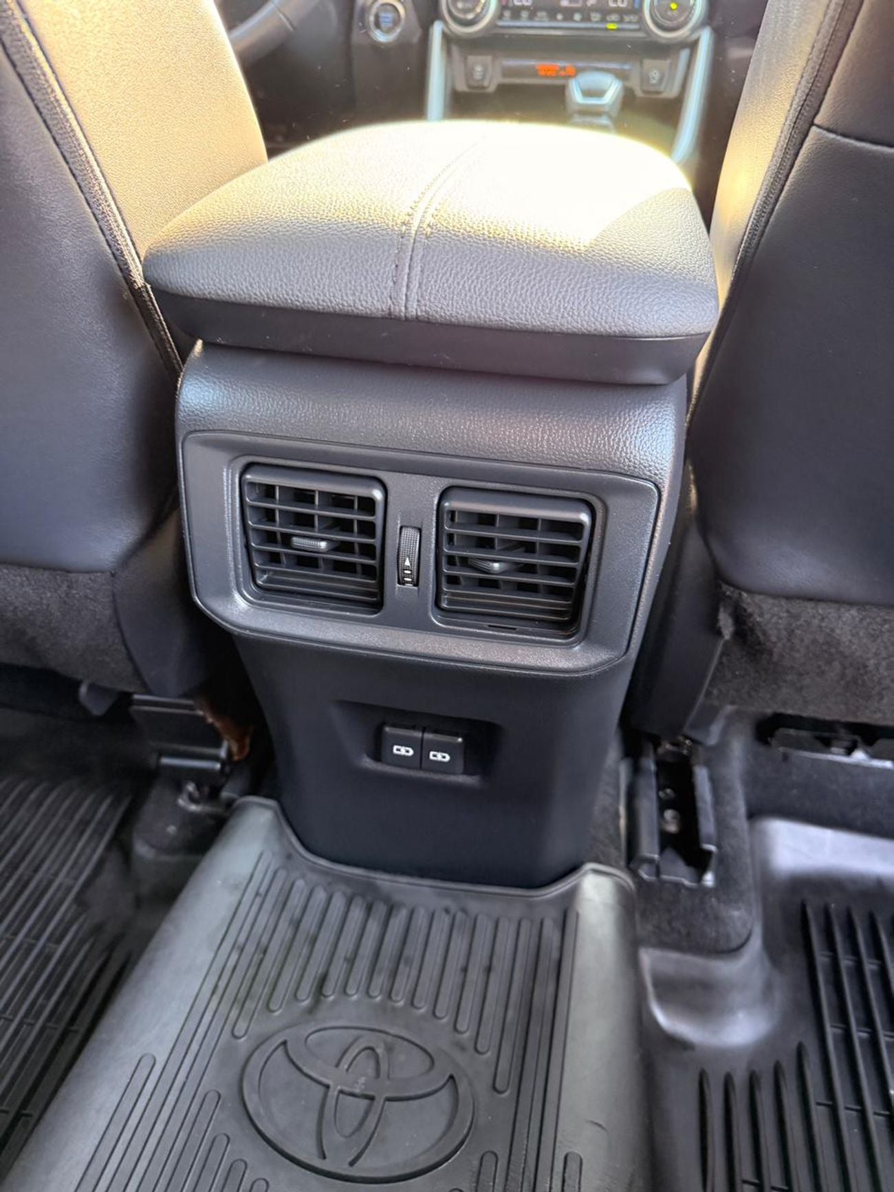 Toyota RAV4 XLE premium 2.5L Full option